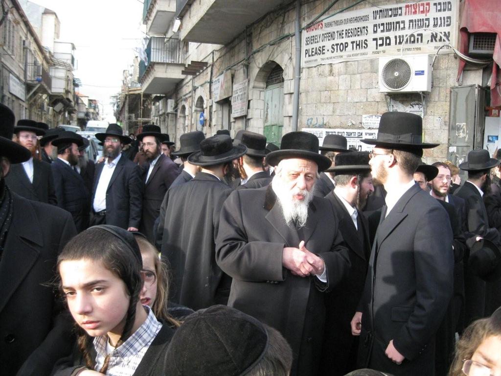 אלפים בהלווית מרן כ"ק האדמו"ר מזוויעהל זצ"ל