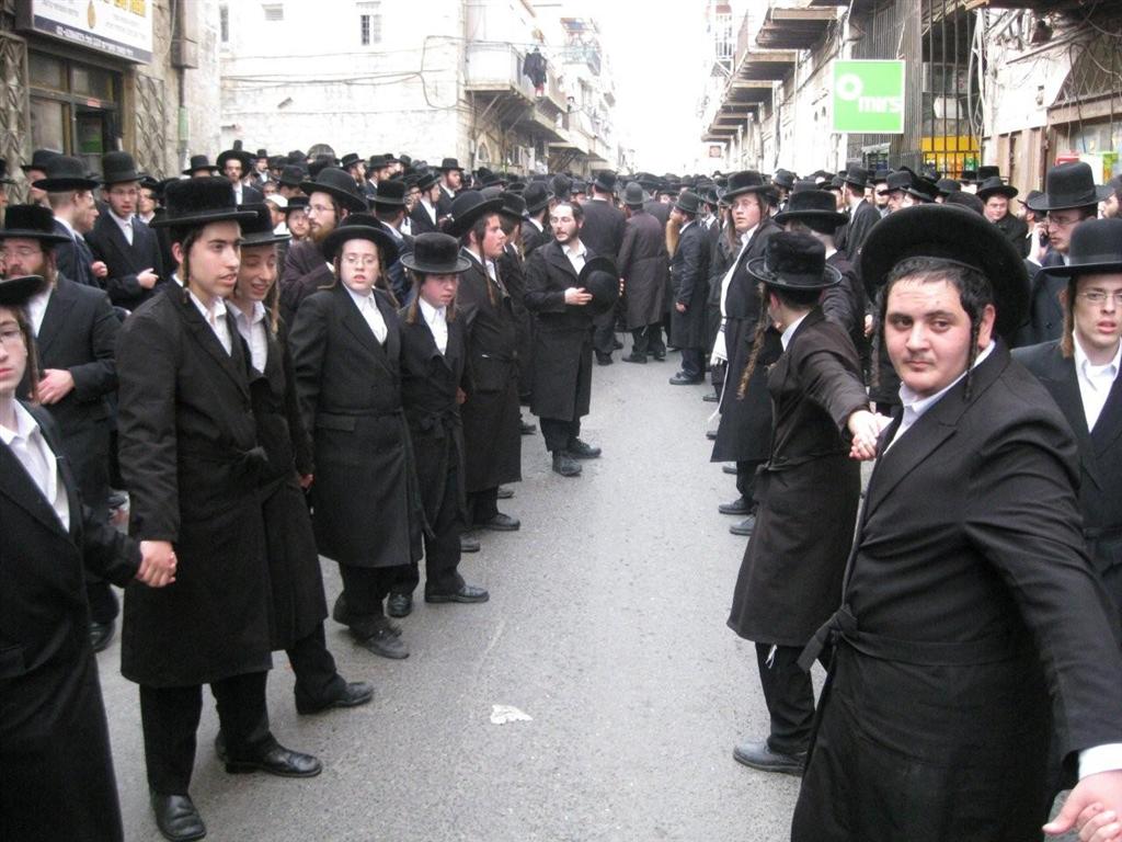 אלפים בהלווית מרן כ"ק האדמו"ר מזוויעהל זצ"ל