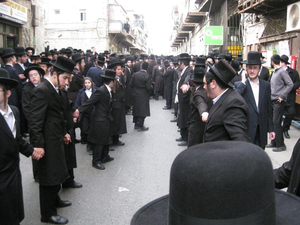 אלפים בהלווית מרן כ"ק האדמו"ר מזוויעהל זצ"ל