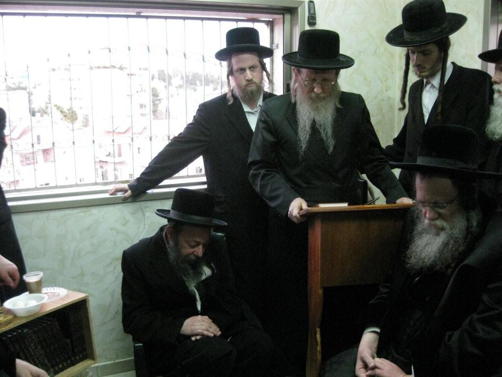 אלפים בהלווית מרן כ"ק האדמו"ר מזוויעהל זצ"ל