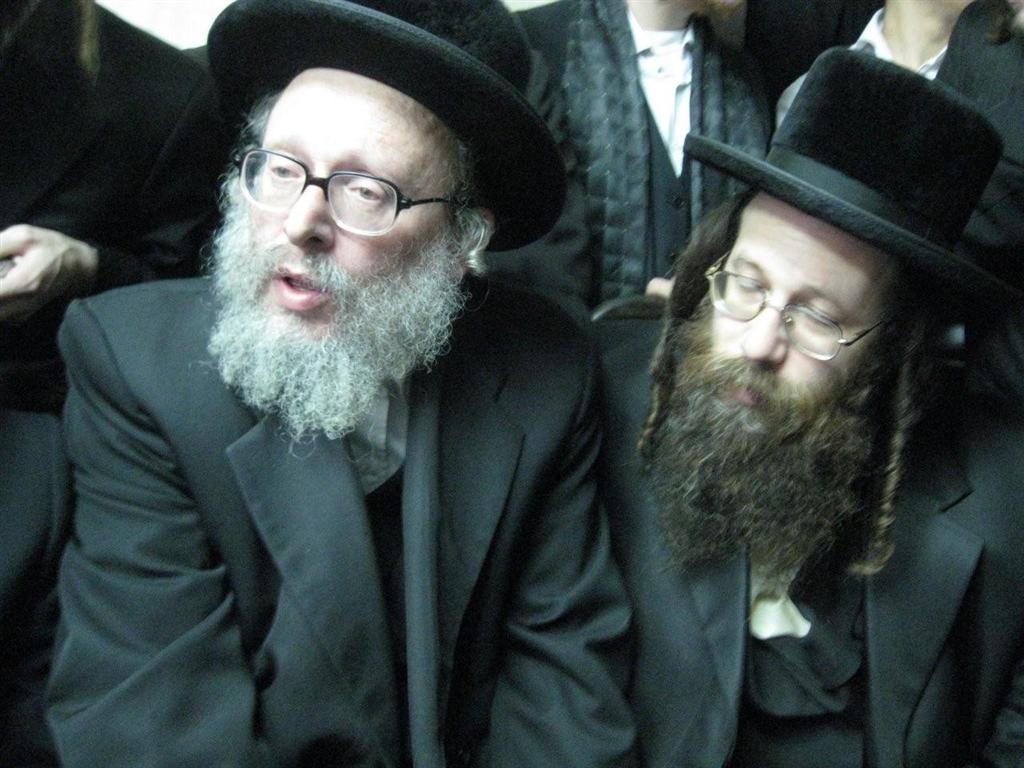 אלפים בהלווית מרן כ"ק האדמו"ר מזוויעהל זצ"ל