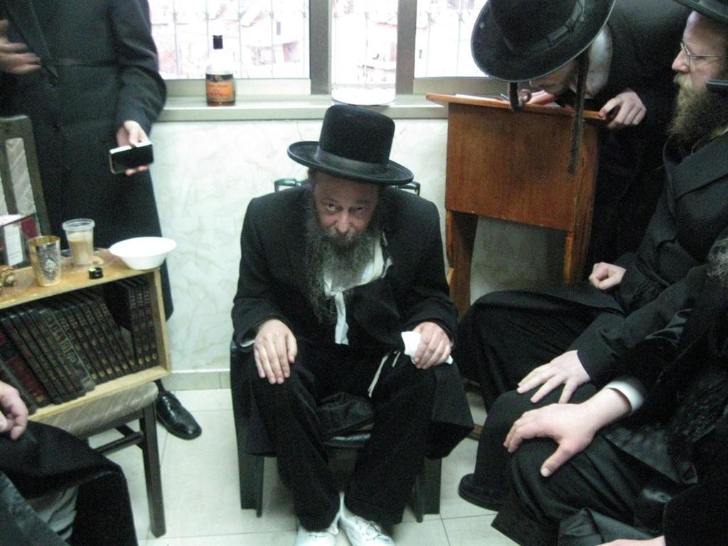 אלפים בהלווית מרן כ"ק האדמו"ר מזוויעהל זצ"ל