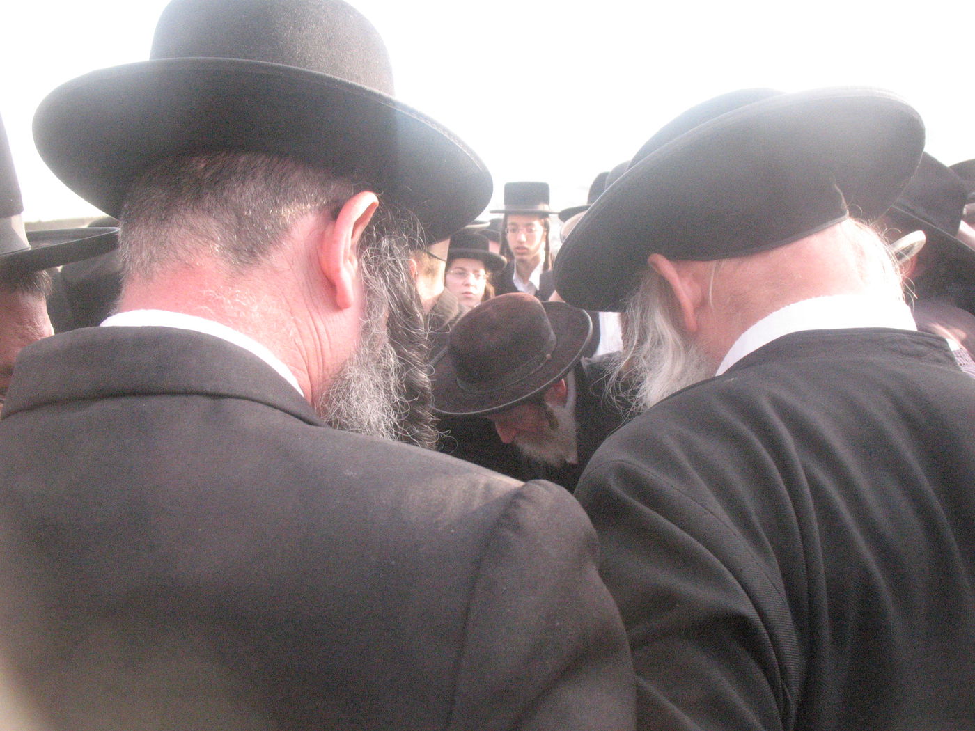 אלפים בהלווית מרן כ"ק האדמו"ר מזוויעהל זצ"ל