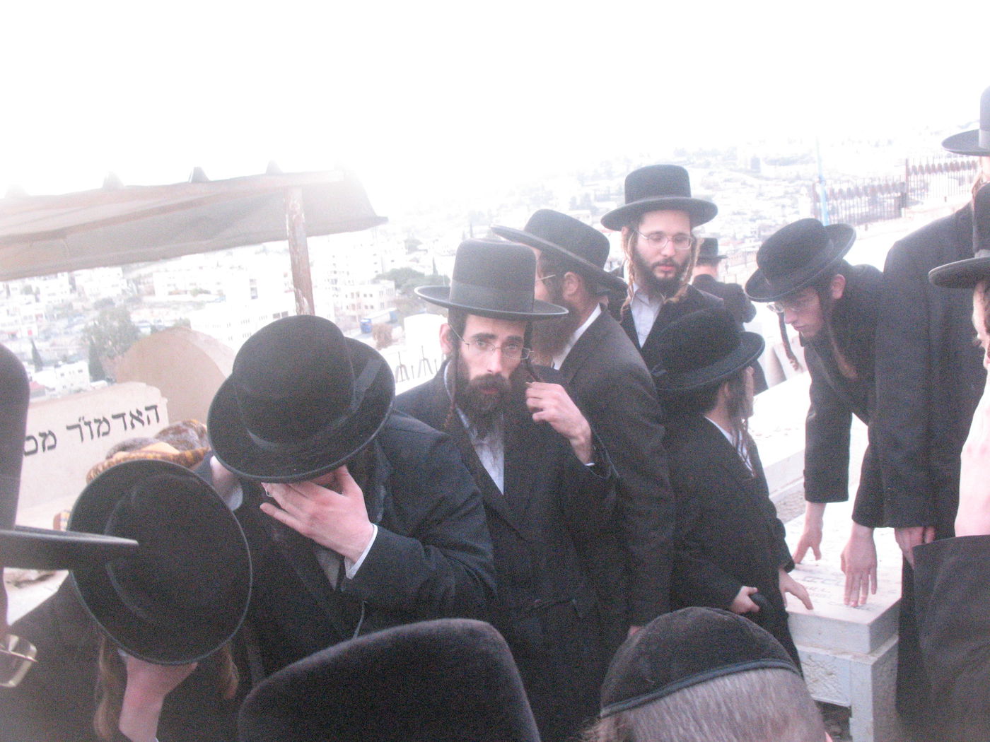 אלפים בהלווית מרן כ"ק האדמו"ר מזוויעהל זצ"ל