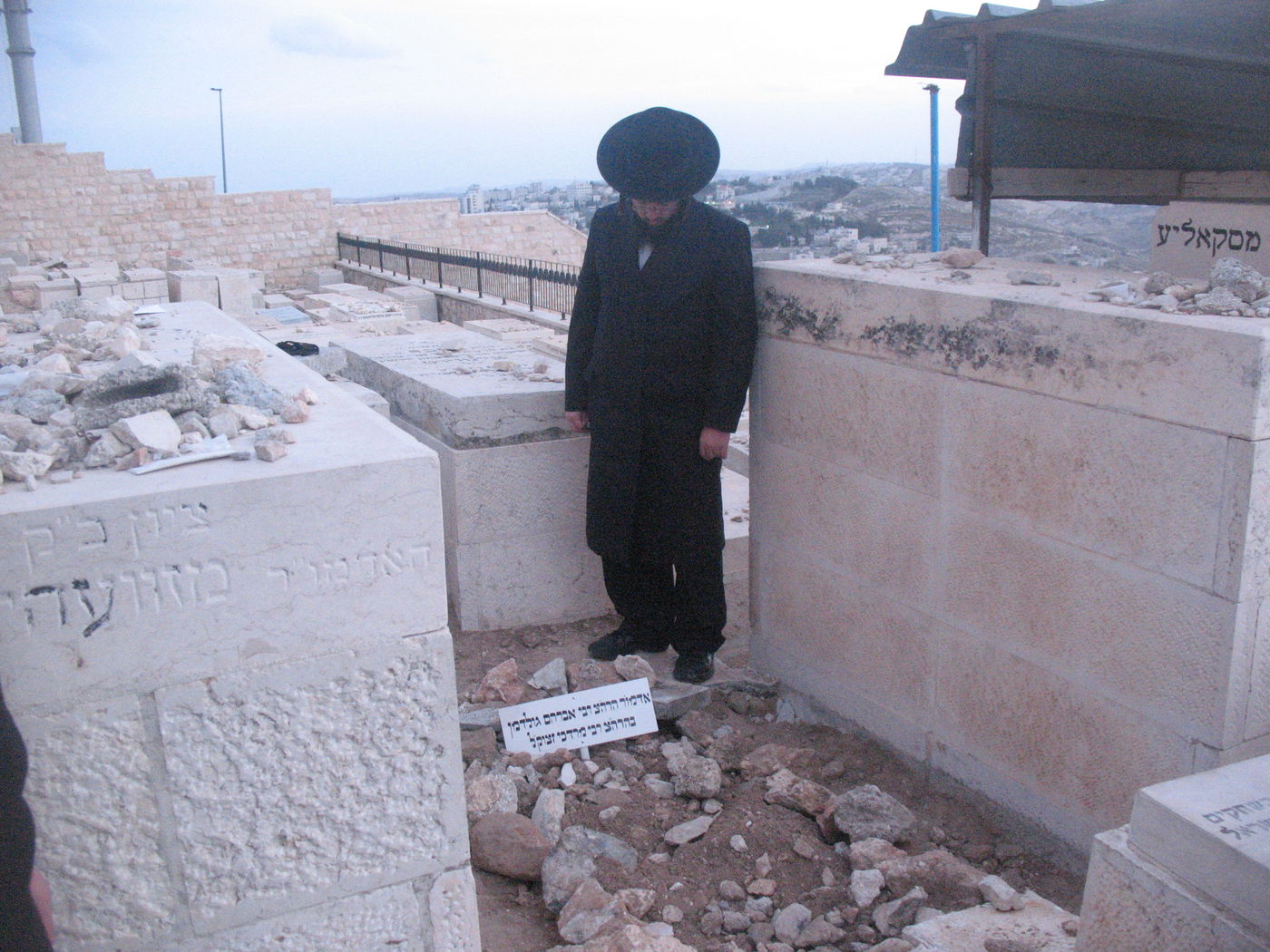 אלפים בהלווית מרן כ"ק האדמו"ר מזוויעהל זצ"ל