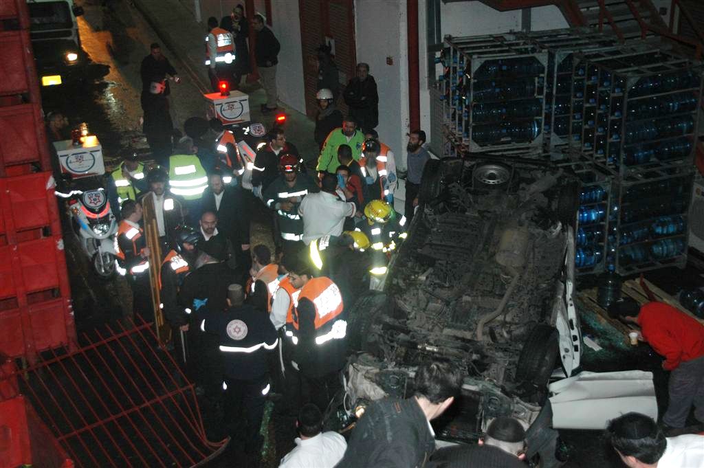 צפו: הרכב עף באויר ונחת בחצר מפעל קוקה קולה