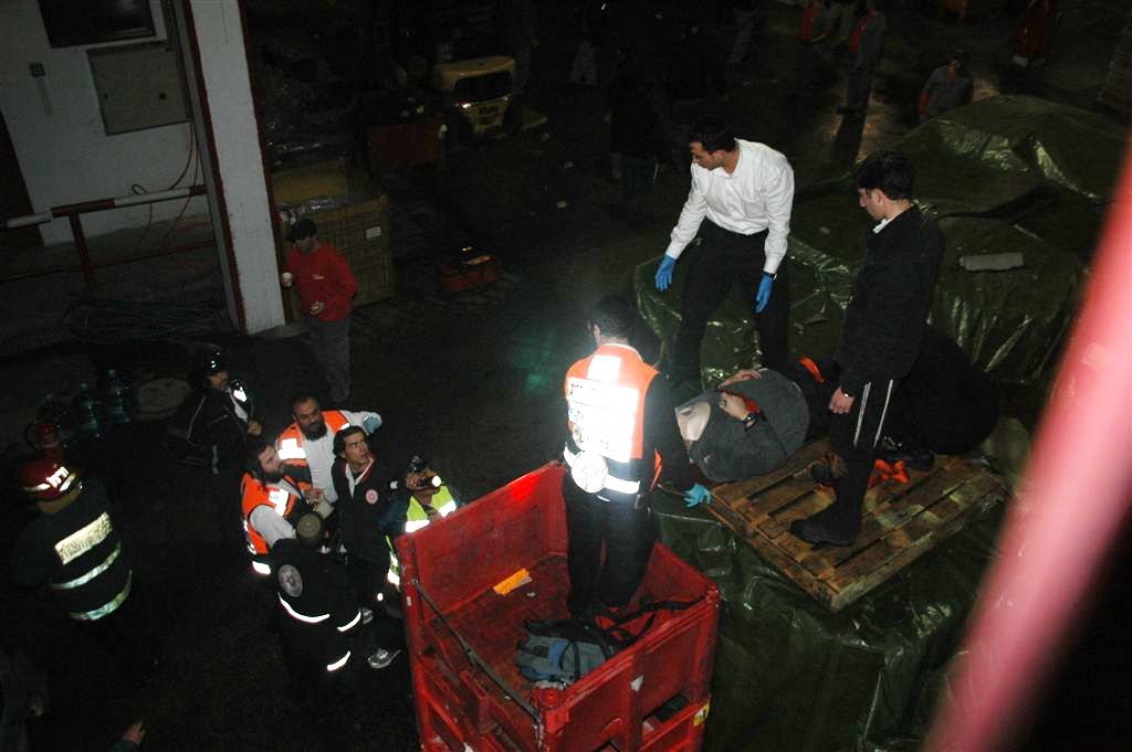 צפו: הרכב עף באויר ונחת בחצר מפעל קוקה קולה