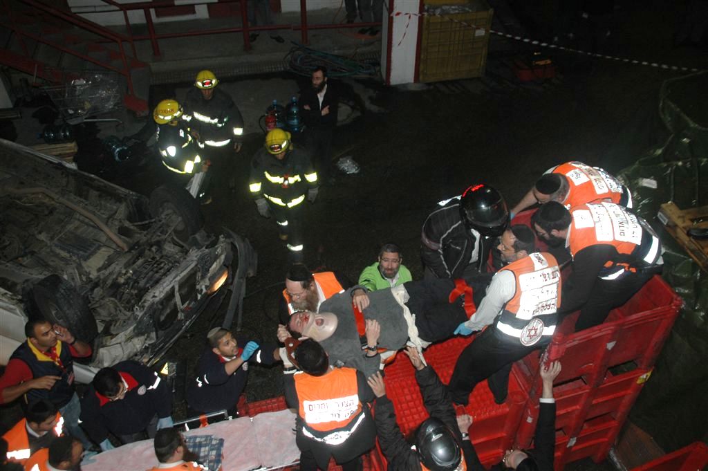 צפו: הרכב עף באויר ונחת בחצר מפעל קוקה קולה