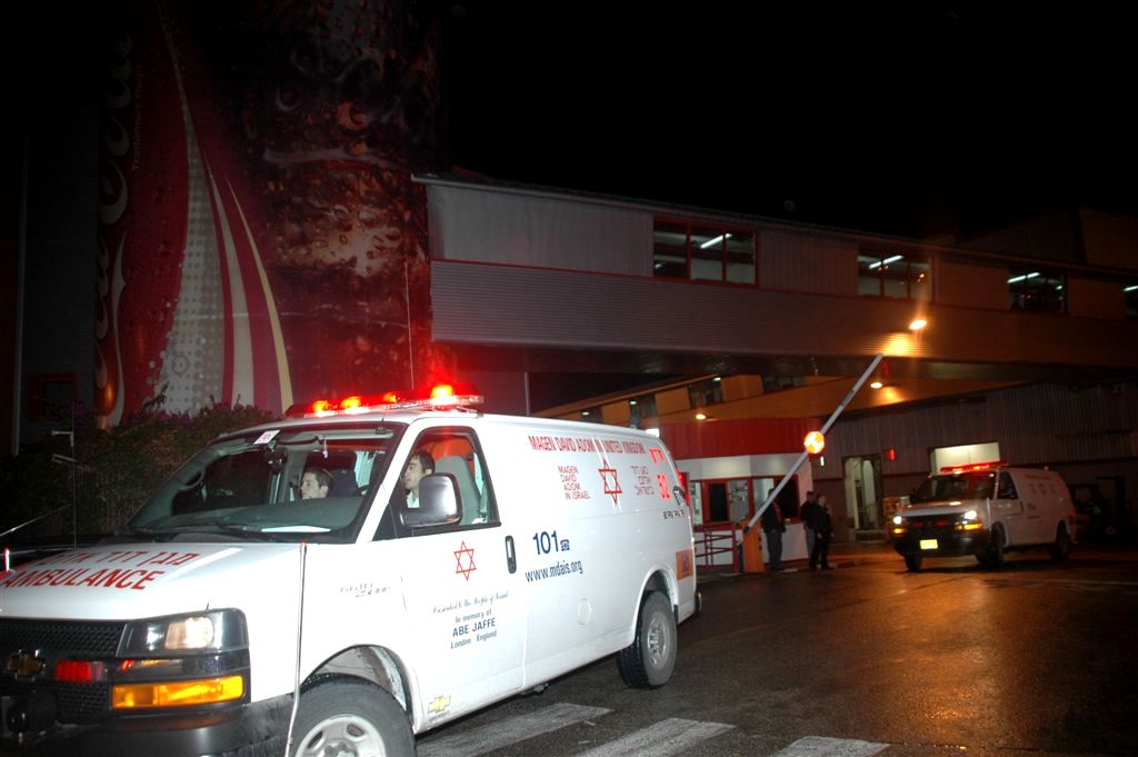 צפו: הרכב עף באויר ונחת בחצר מפעל קוקה קולה