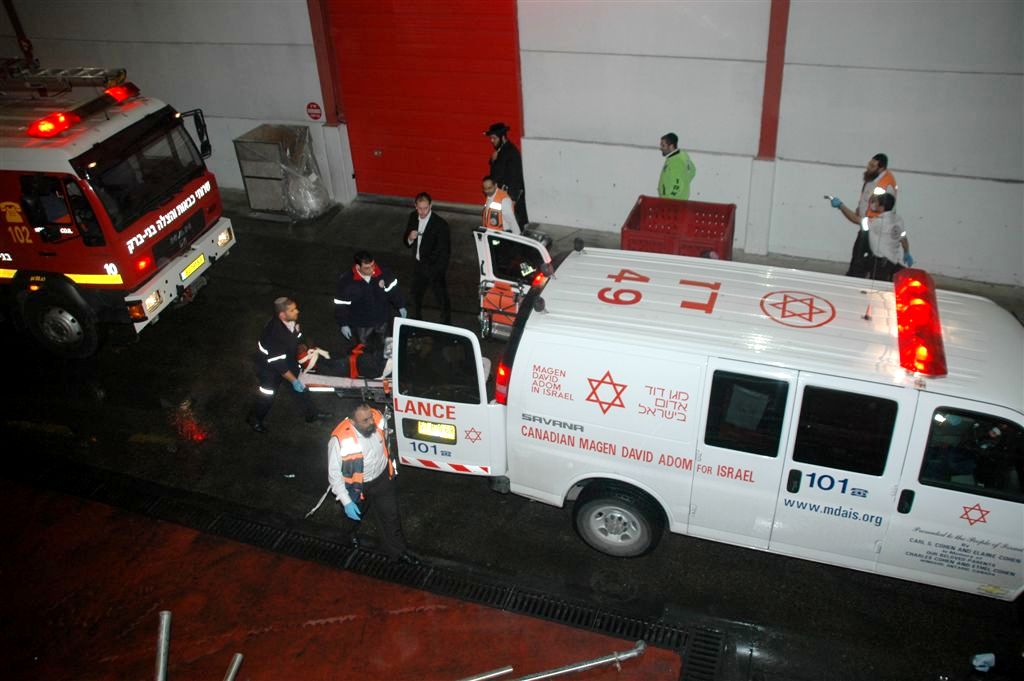 צפו: הרכב עף באויר ונחת בחצר מפעל קוקה קולה