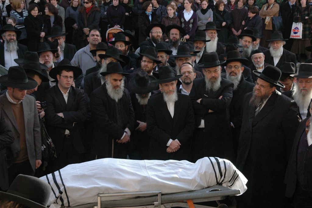 בדרכו האחרונה: מאות בהלווית הרב ינובסקי