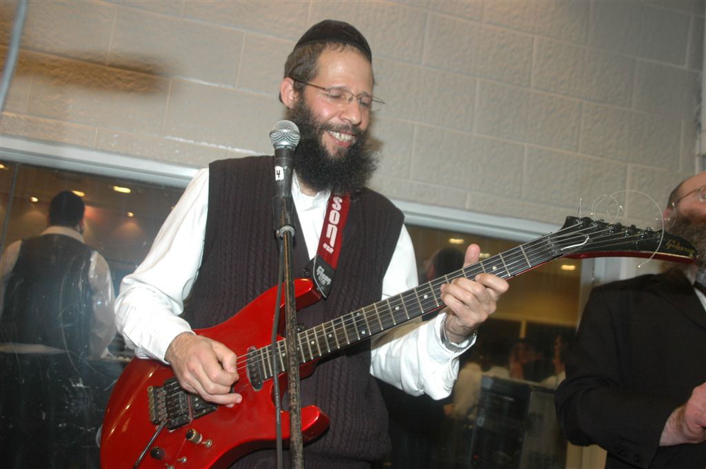 מצלם ושר: יהודה גרובייס מציג את תזמורת "מרקדים"