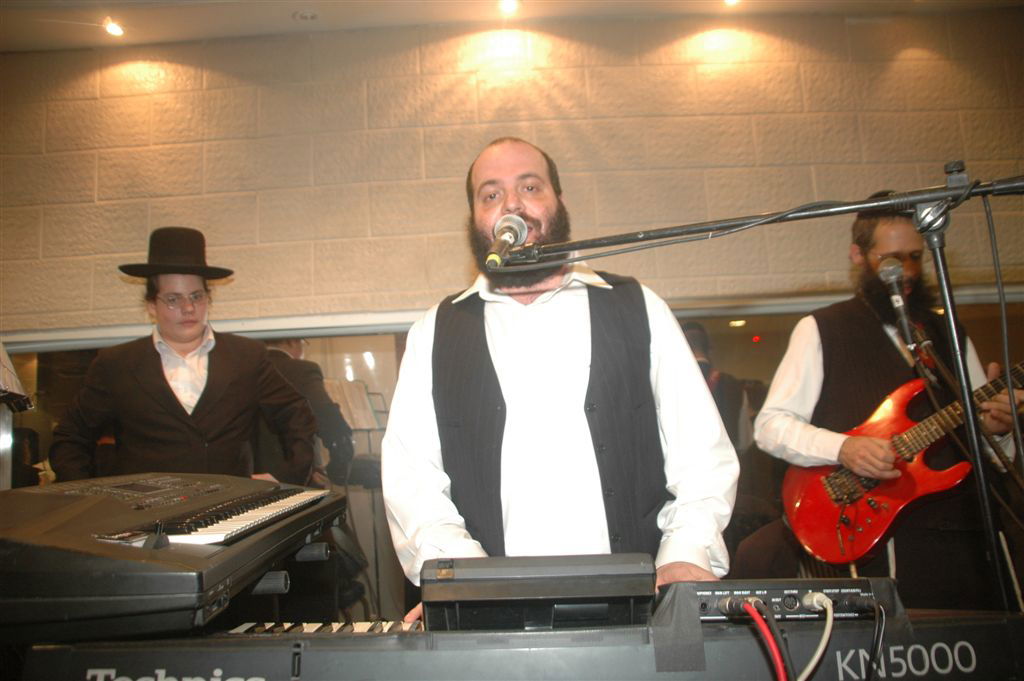 מצלם ושר: יהודה גרובייס מציג את תזמורת "מרקדים"