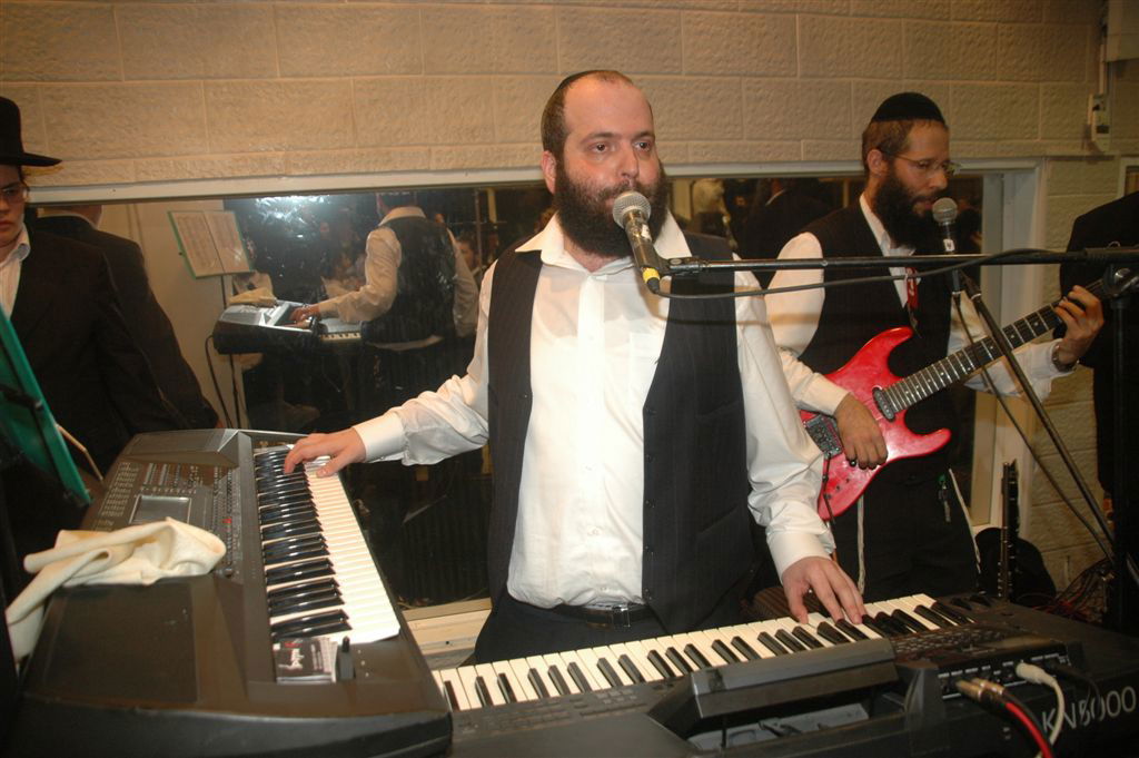 מצלם ושר: יהודה גרובייס מציג את תזמורת "מרקדים"