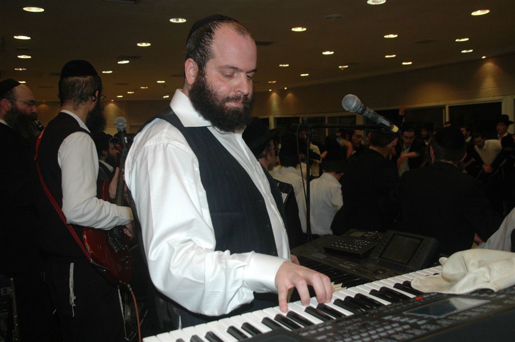 מצלם ושר: יהודה גרובייס מציג את תזמורת "מרקדים"