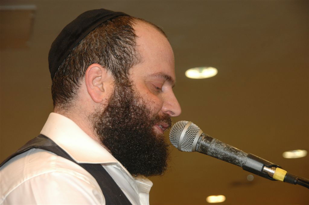 מצלם ושר: יהודה גרובייס מציג את תזמורת "מרקדים"