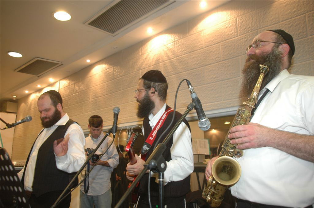 מצלם ושר: יהודה גרובייס מציג את תזמורת "מרקדים"