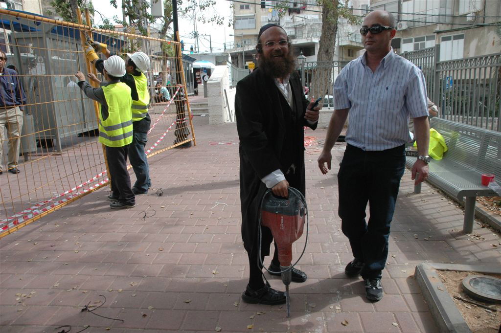 האם גילו נפט בבני-ברק? הדרמה התגלתה כמתיחה