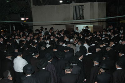 המונים בהלווית הרב שלום ביטון ע"ה, אתמול בבני-ברק