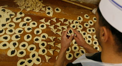 מתכון לאוזני המן: תמרים, צימוקים, אגוזים