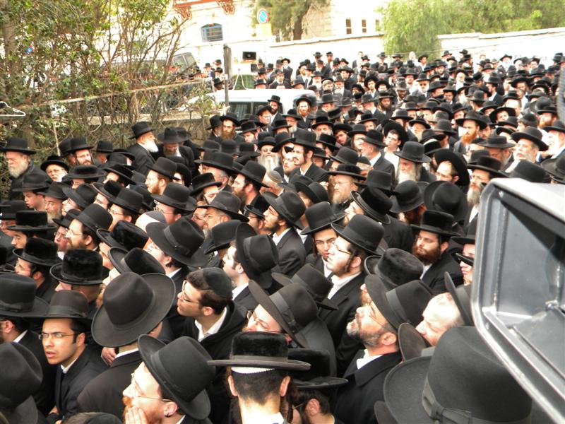 וידאו: ר´ מאיר פרוש מספיד את אביו הרב מנחם פרוש זצ"ל