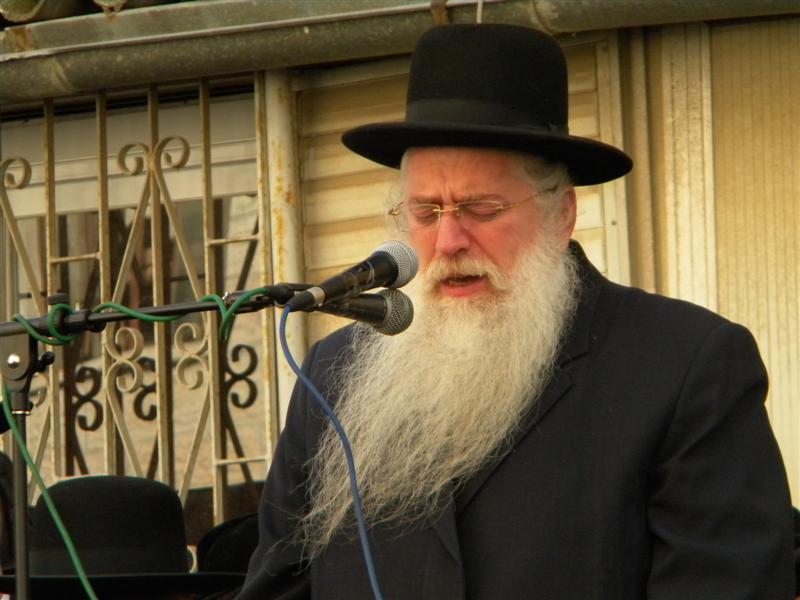 וידאו: ר´ מאיר פרוש מספיד את אביו הרב מנחם פרוש זצ"ל