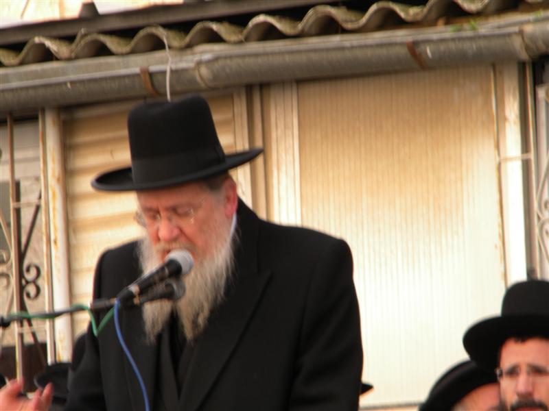 וידאו: ר´ מאיר פרוש מספיד את אביו הרב מנחם פרוש זצ"ל