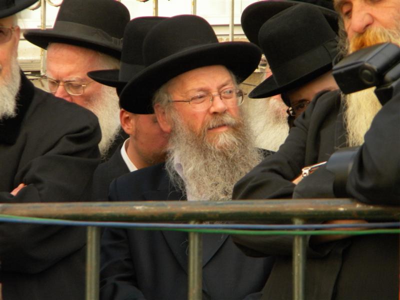 וידאו: ר´ מאיר פרוש מספיד את אביו הרב מנחם פרוש זצ"ל