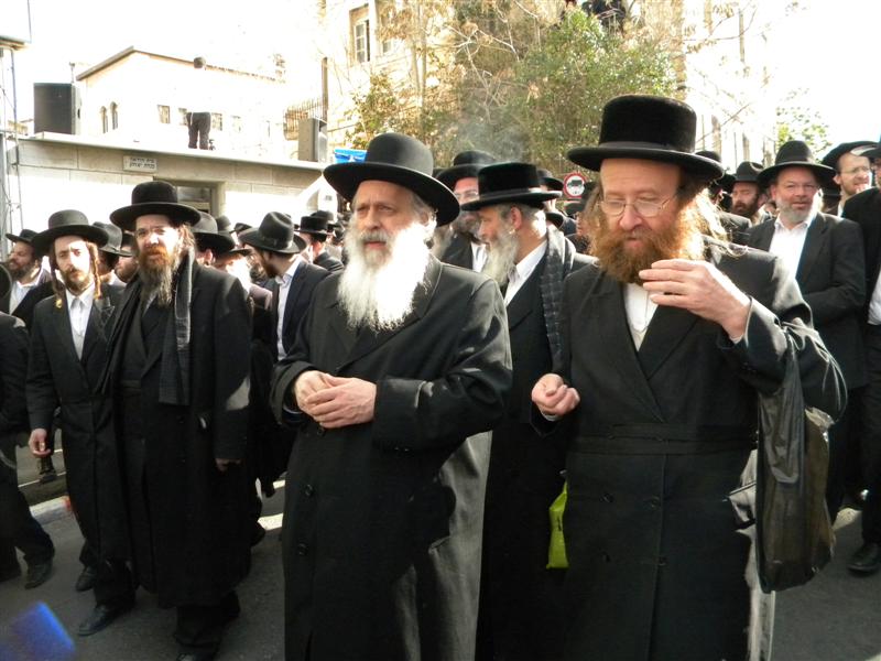 וידאו: ר´ מאיר פרוש מספיד את אביו הרב מנחם פרוש זצ"ל