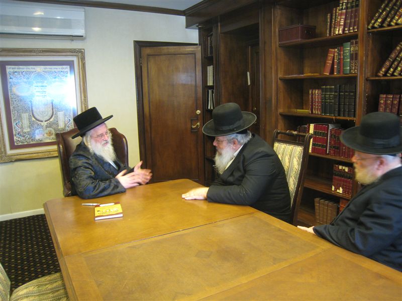 הרב חנוך זייברט שב מביקור בזק בניו-יורק; נפגש עם ראשי ישיבות ורבנים