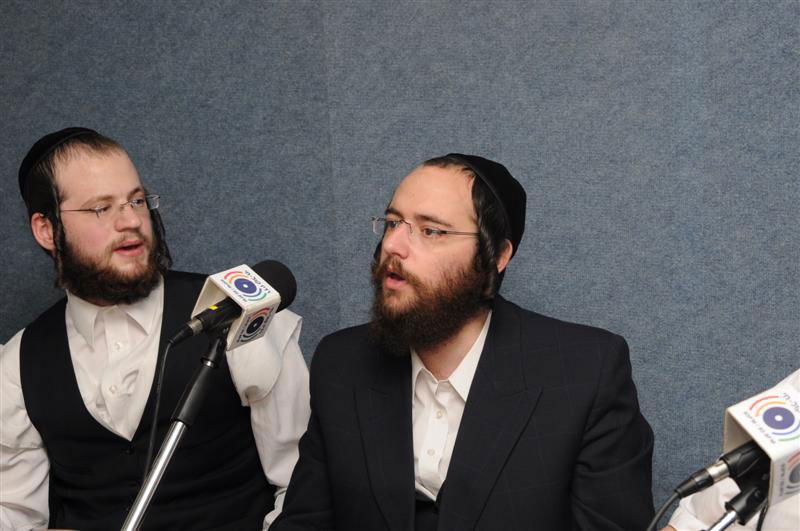 בגיל, בשמחה: צפו בהקלטת תוכניתו המיוחדת לפורים של יוסי גיל