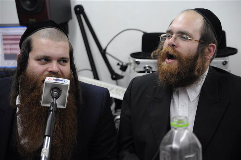 בגיל, בשמחה: צפו בהקלטת תוכניתו המיוחדת לפורים של יוסי גיל