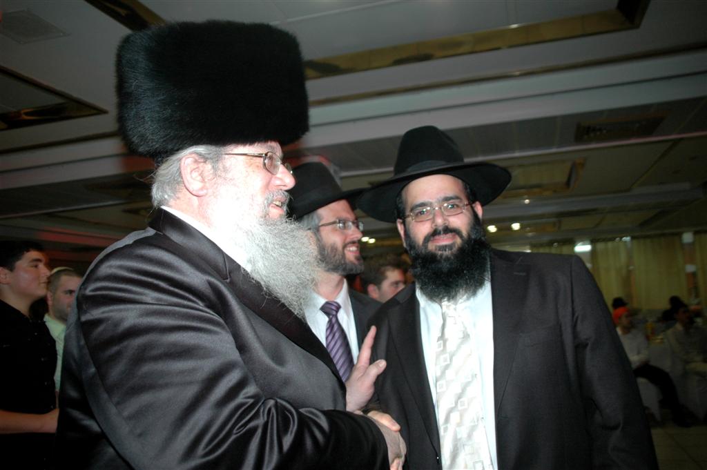 מימין, חבר המועצה קקון