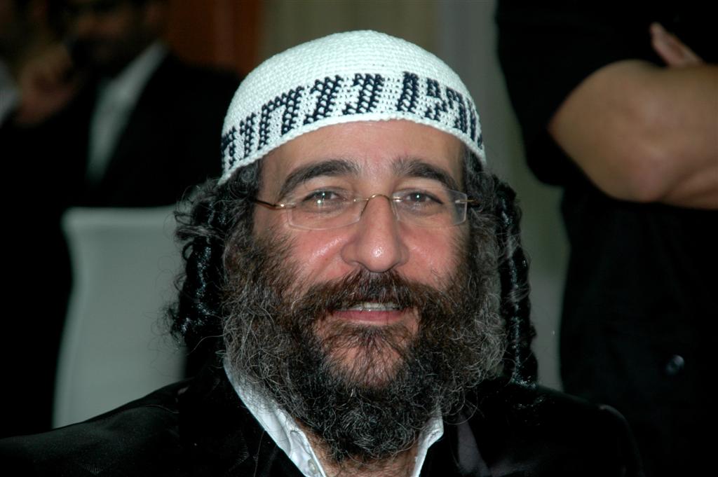 צפו: "נערי שוליים" חגגו עם ראש העיר בני-ברק, יעקב אשר