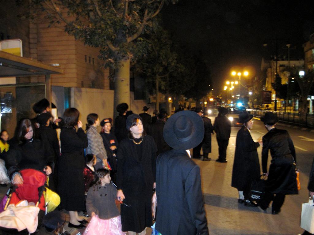 ממתינים זמן רב לאוטובוסים בבני ברק