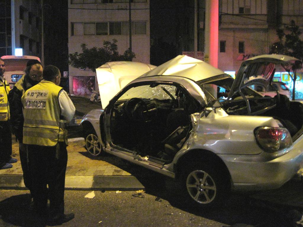 הקטל בכבישים: נהג שרשיונו נפסל נמלט מהמשטרה, נהרג ואיתו נוסע