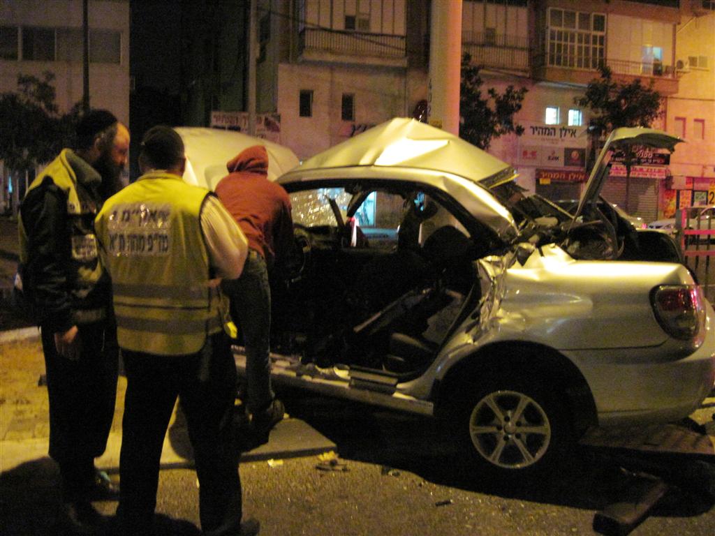 הקטל בכבישים: נהג שרשיונו נפסל נמלט מהמשטרה, נהרג ואיתו נוסע