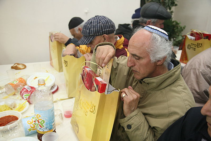 צפו בתמונות: ארגון החסד "חסדי יוסף" עשה חג שמח לנזקקי ירושלים