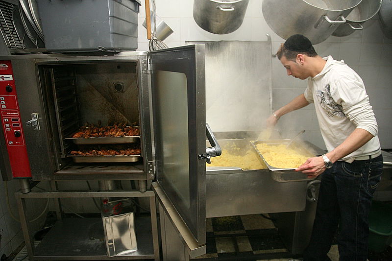 צפו בתמונות: ארגון החסד "חסדי יוסף" עשה חג שמח לנזקקי ירושלים