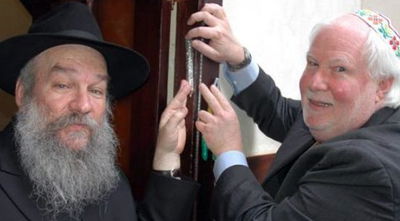 קובעים מזוזה