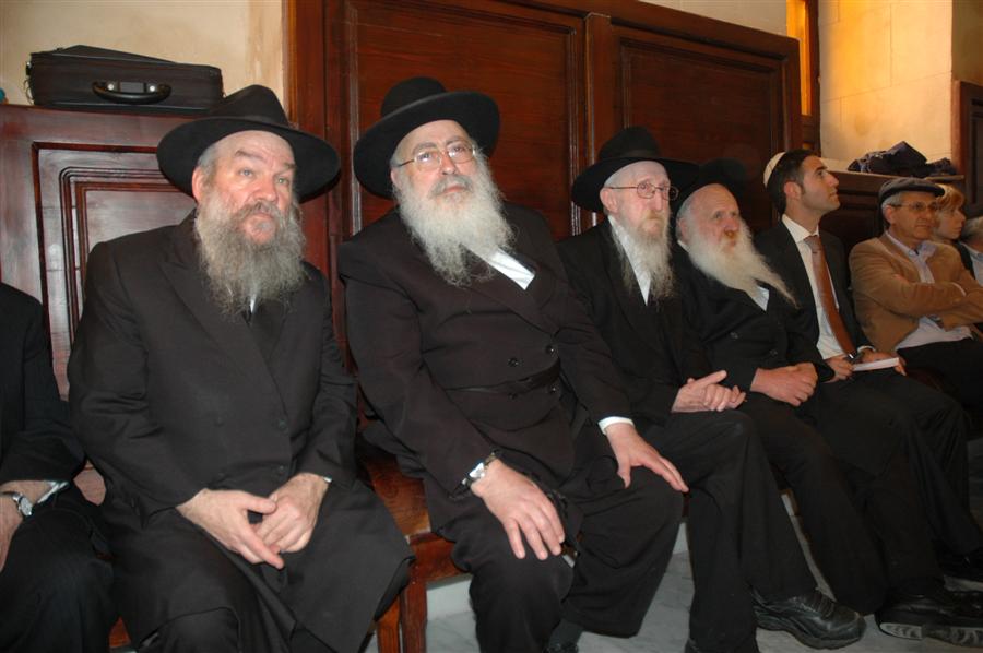 גלריית ענק: חונכים בית-כנסת במצרים