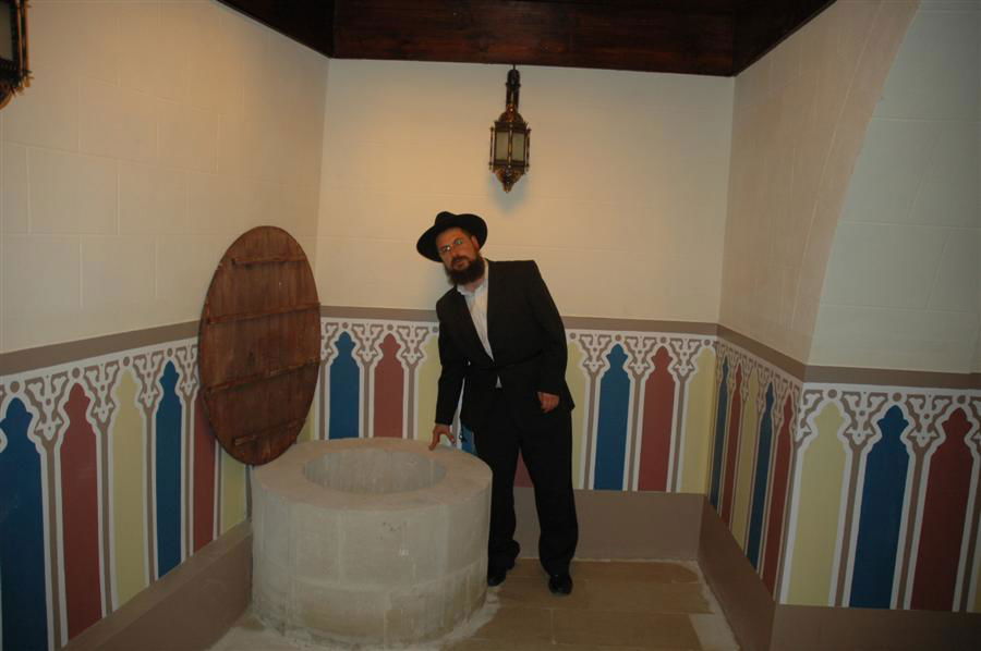 גלריית ענק: חונכים בית-כנסת במצרים