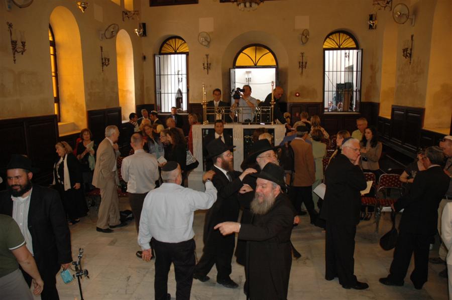 גלריית ענק: חונכים בית-כנסת במצרים