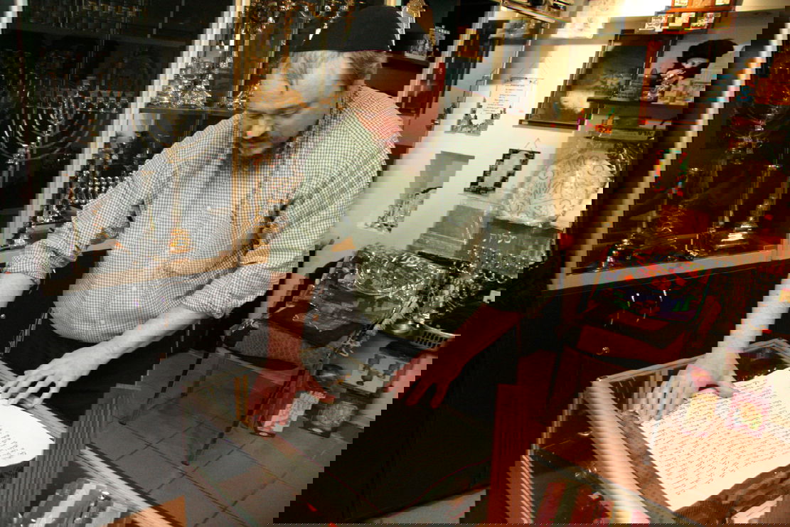 מזוזת ענק נכתבה בחבר-העמים: צפו בסופר ובמזוזה