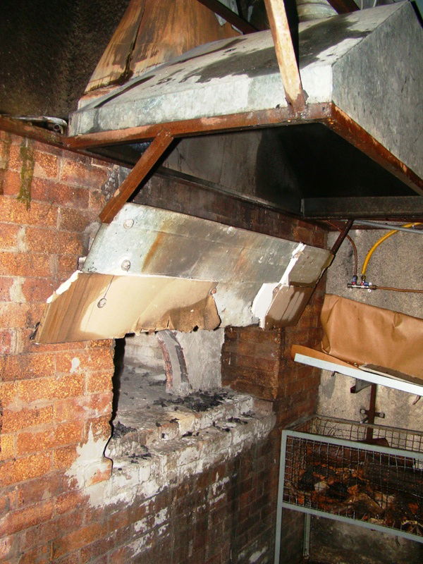 מאפיה עלתה באש בבני ברק; הבעלים התמוטט