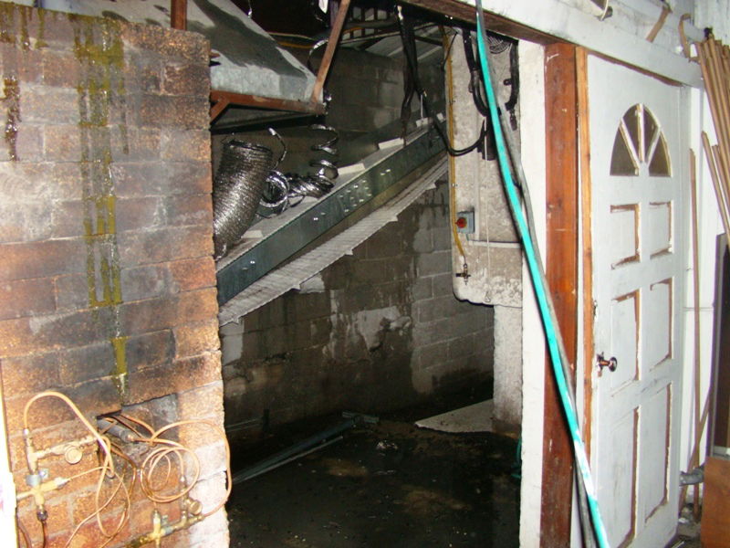 מאפיה עלתה באש בבני ברק; הבעלים התמוטט