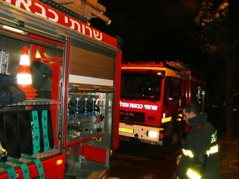 מאפיה עלתה באש בבני ברק; הבעלים התמוטט