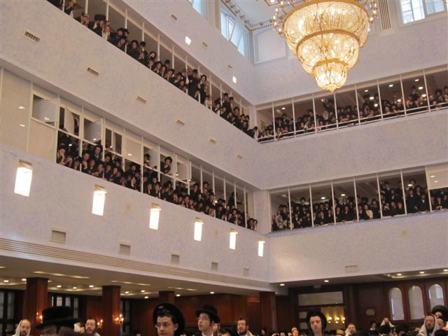 בעלזא: רבבת חסידים, אדמו"ר וחתן בר-מצווה