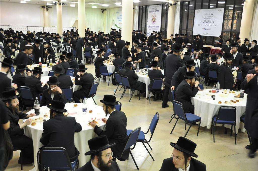 מצדיעים: 70 שנות חינוך של האדמו"ר מויז´ניץ