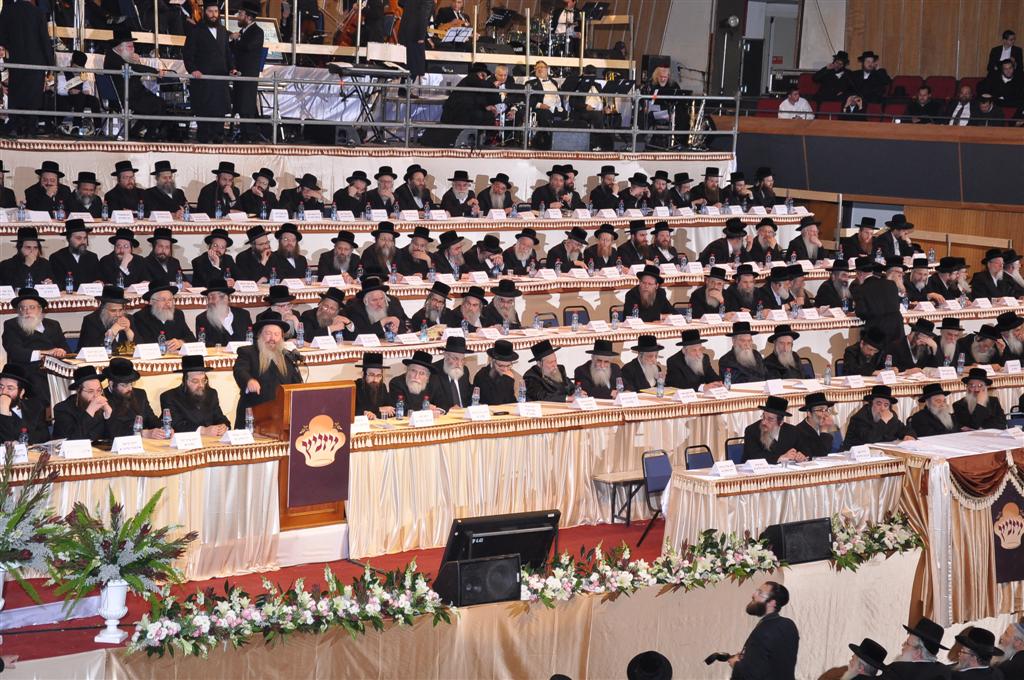 מצדיעים: 70 שנות חינוך של האדמו"ר מויז´ניץ